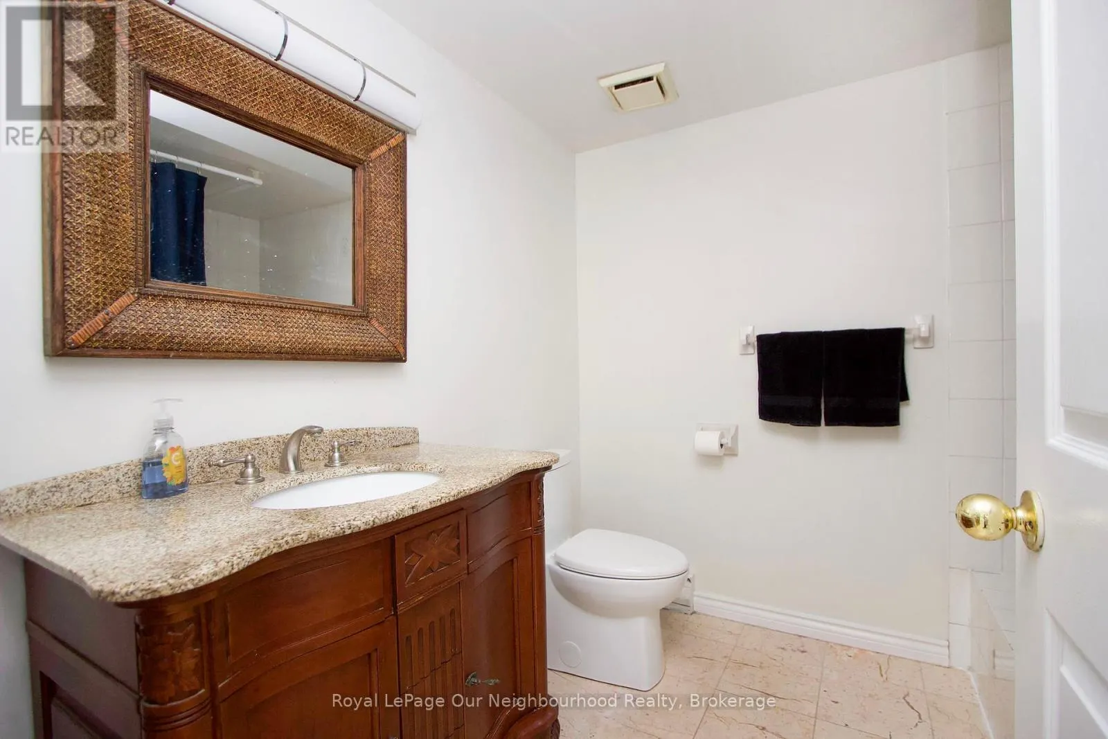 203 - 80 ATHOL STREET E, #203
