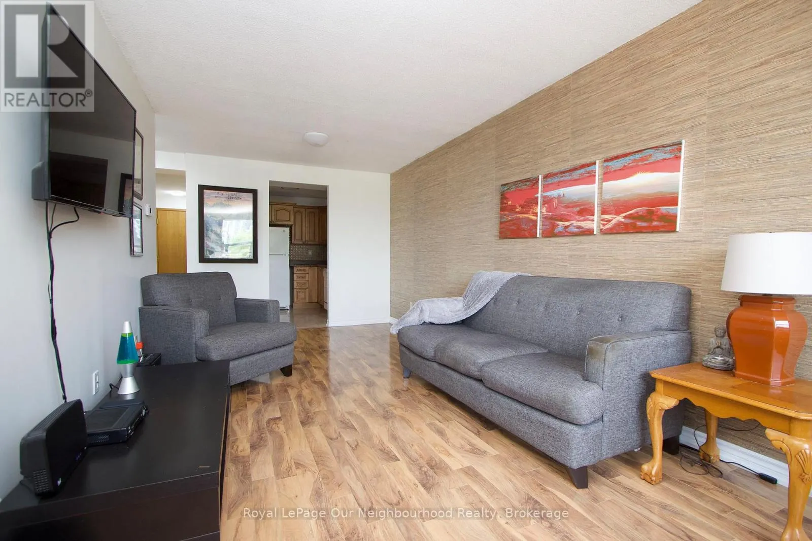 203 - 80 ATHOL STREET E, #203