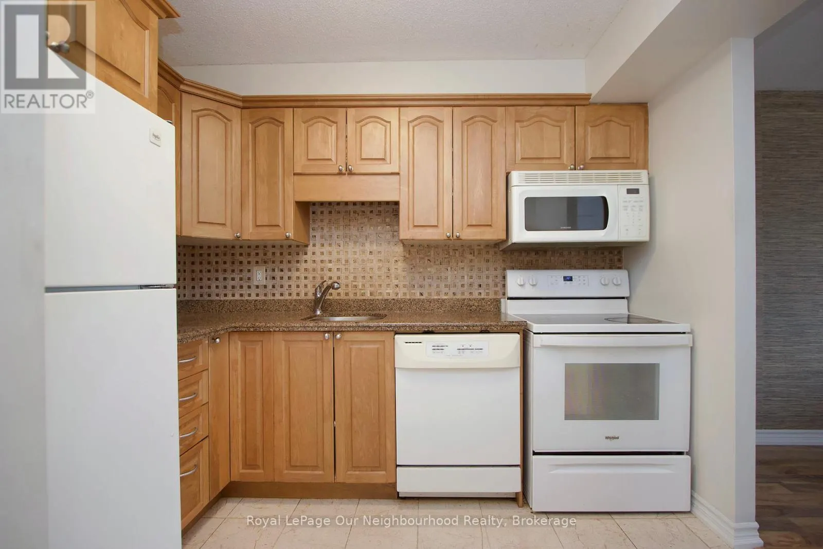 203 - 80 ATHOL STREET E, #203