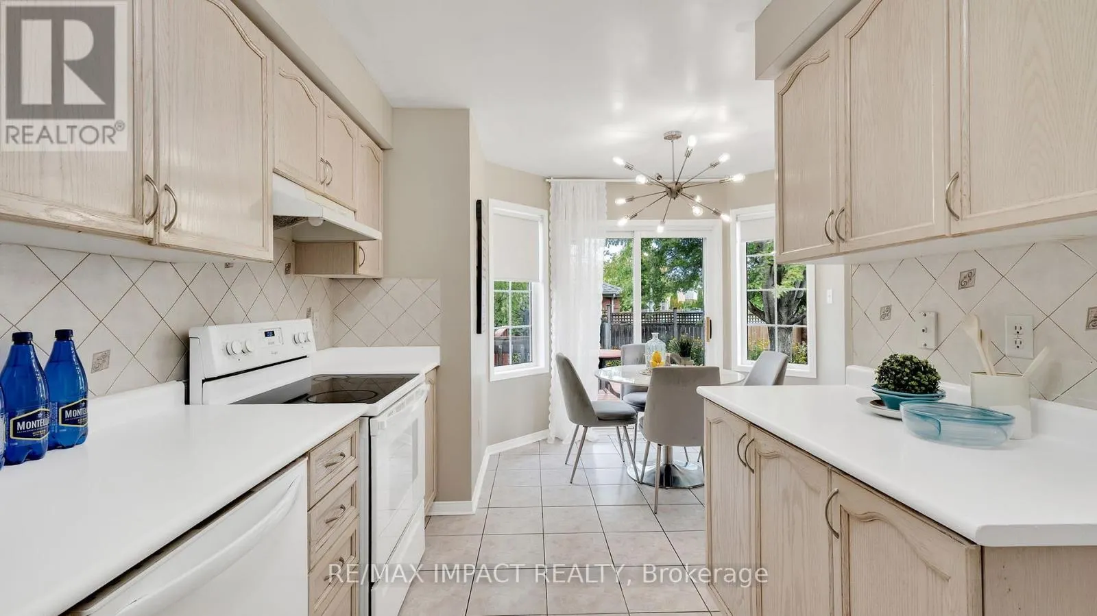 2 PLANTATION COURT N