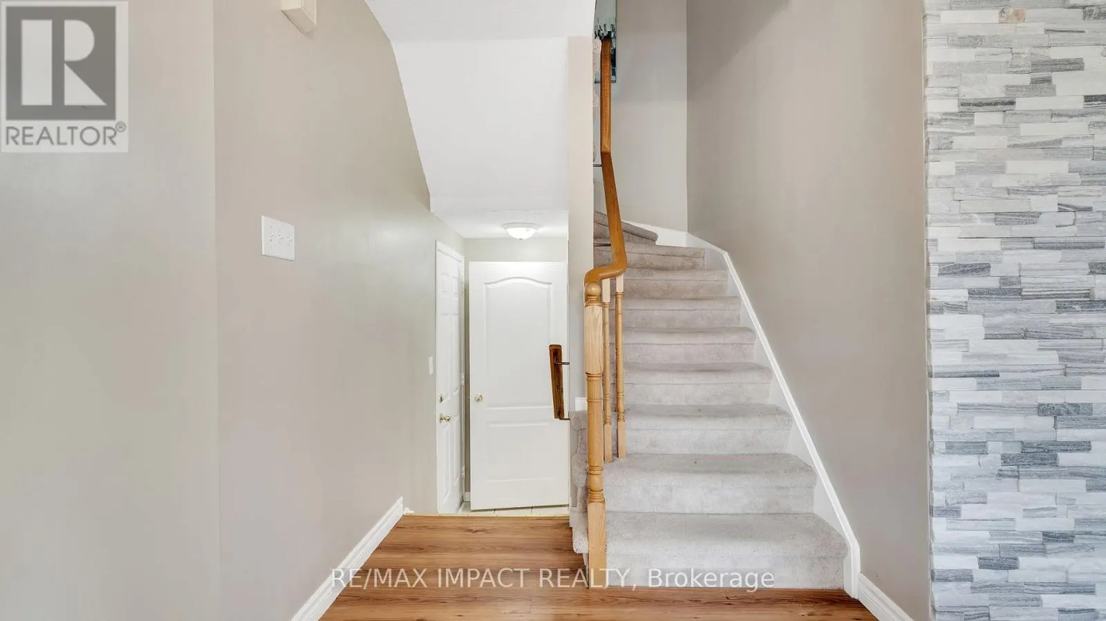 2 PLANTATION COURT N