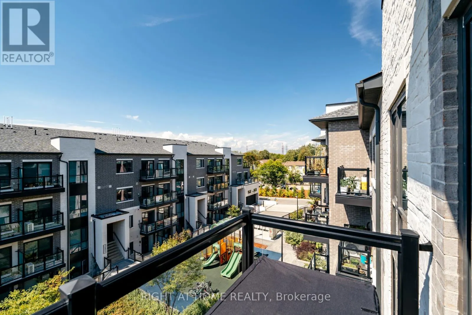 D302 - 200 CHESTER LE BOULEVARD