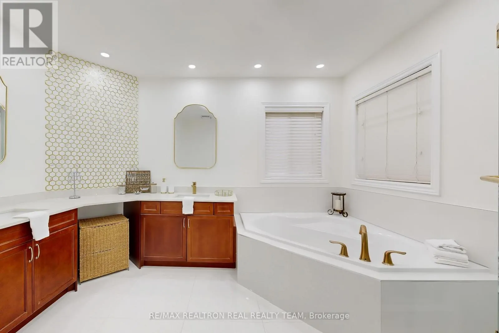 89 CACHET BOULEVARD