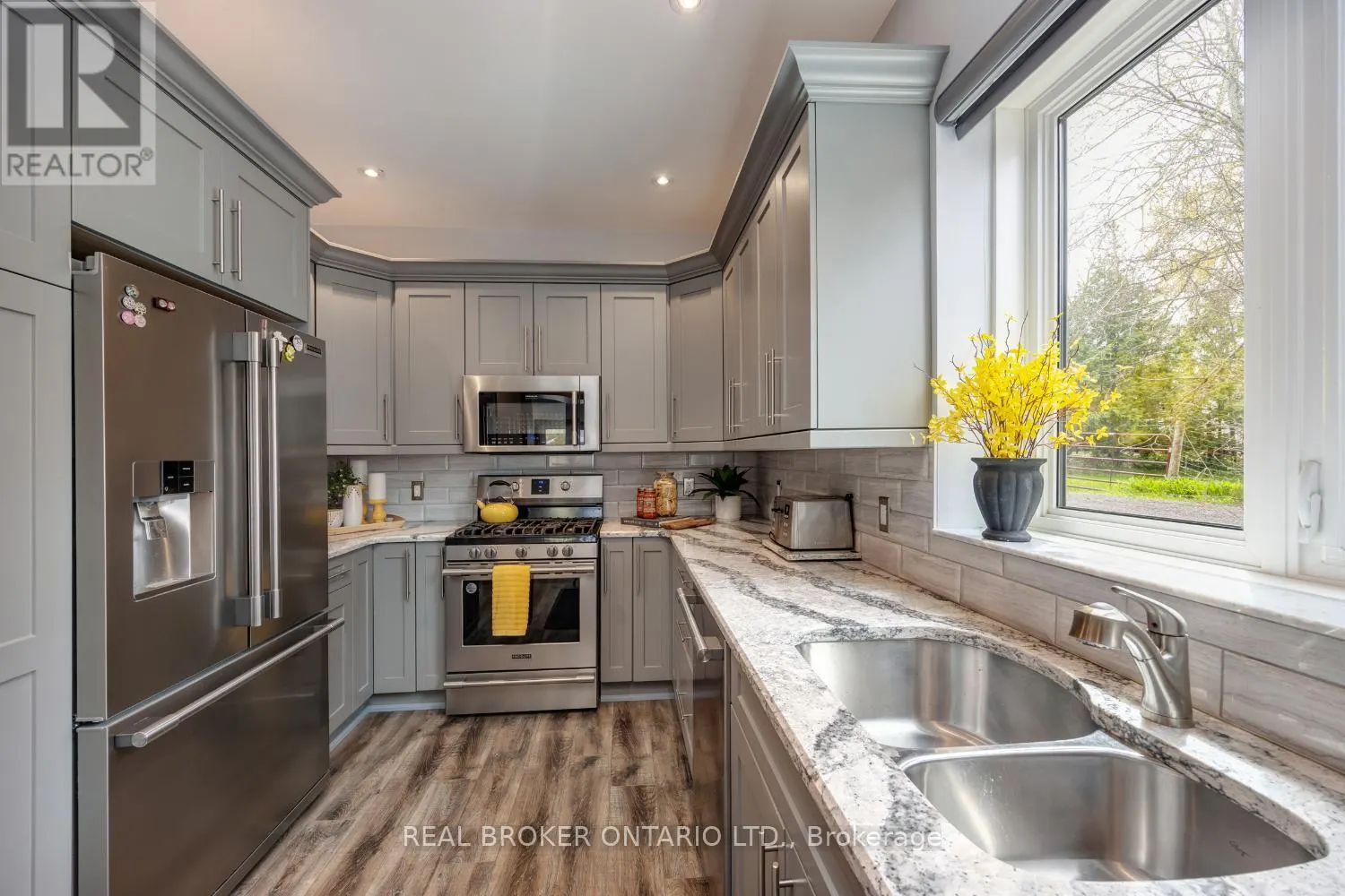 526 VIEW LAKE ROAD