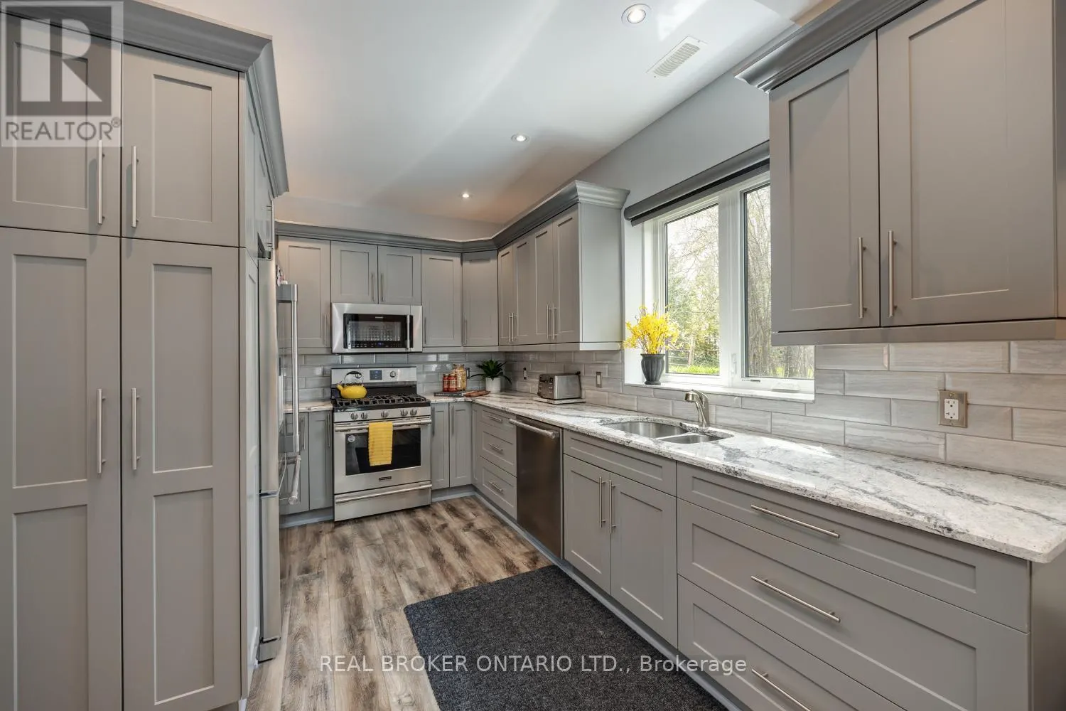 526 VIEW LAKE ROAD