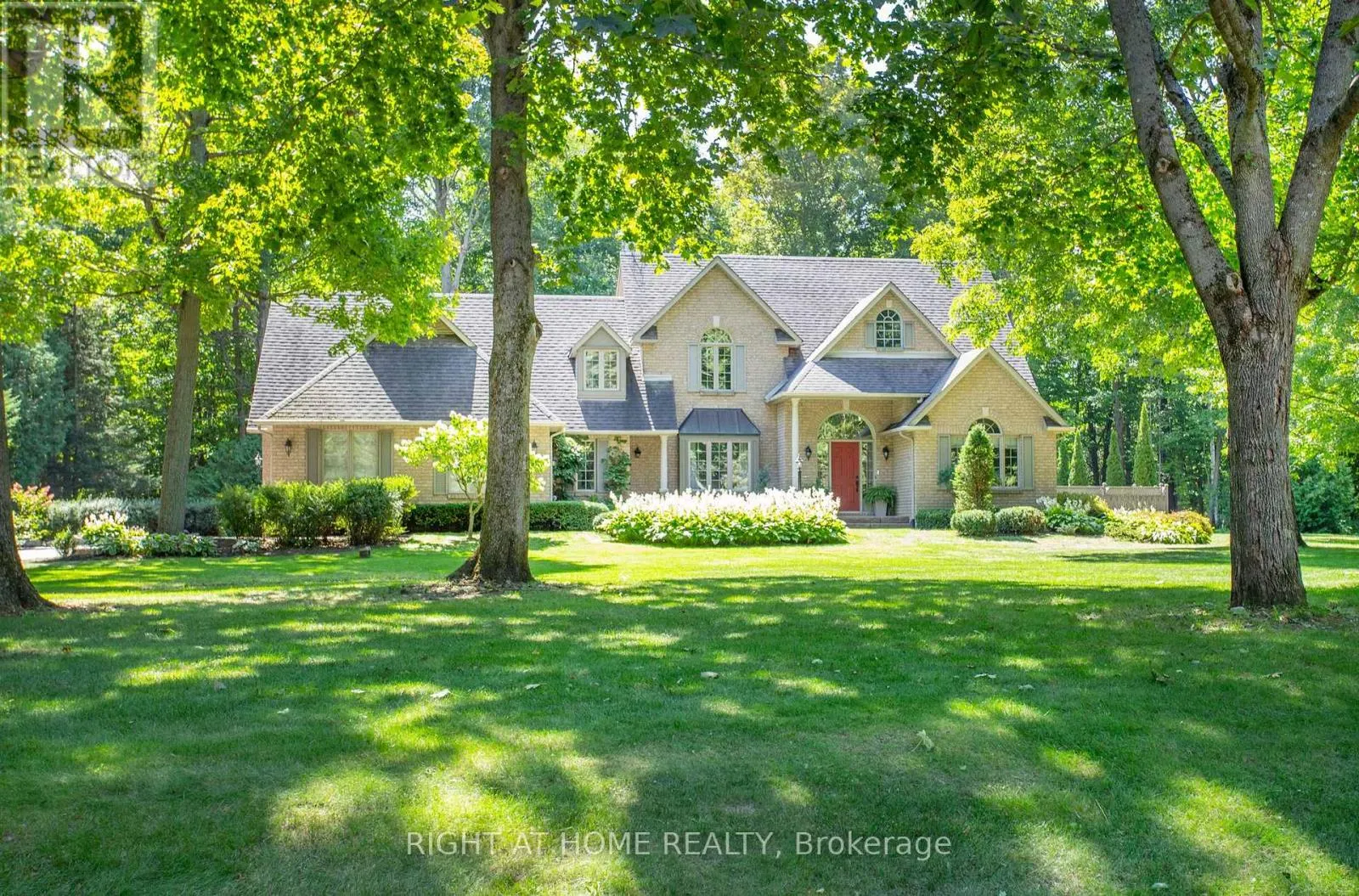 27 TIMBERLANE COURT