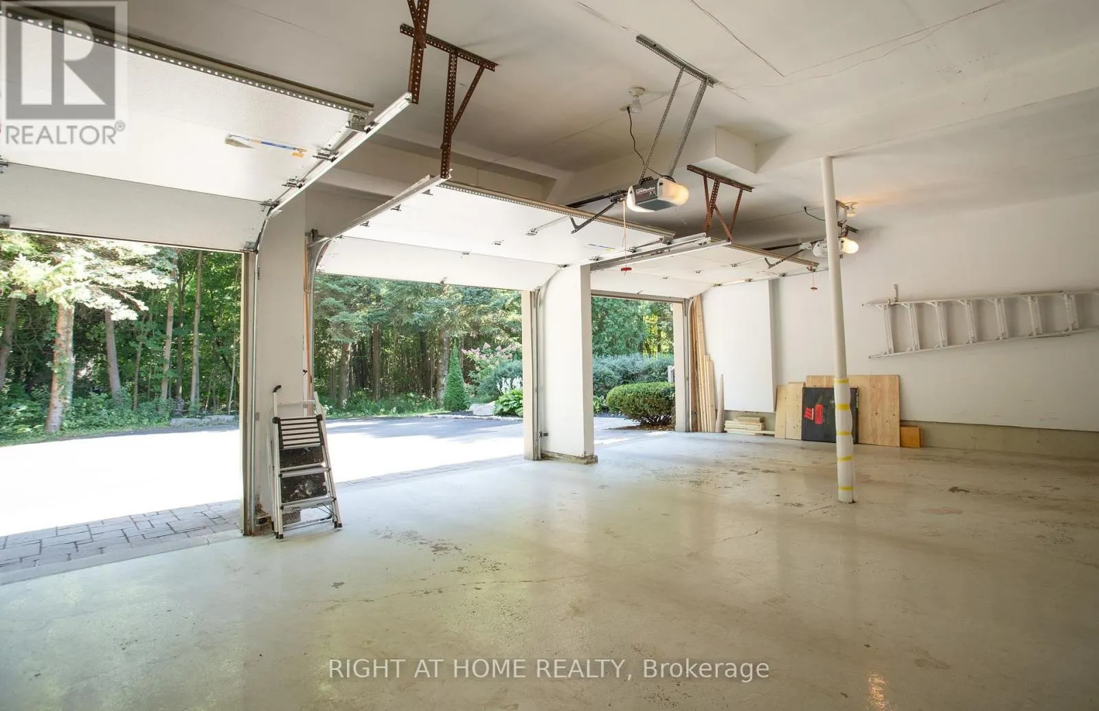 27 TIMBERLANE COURT