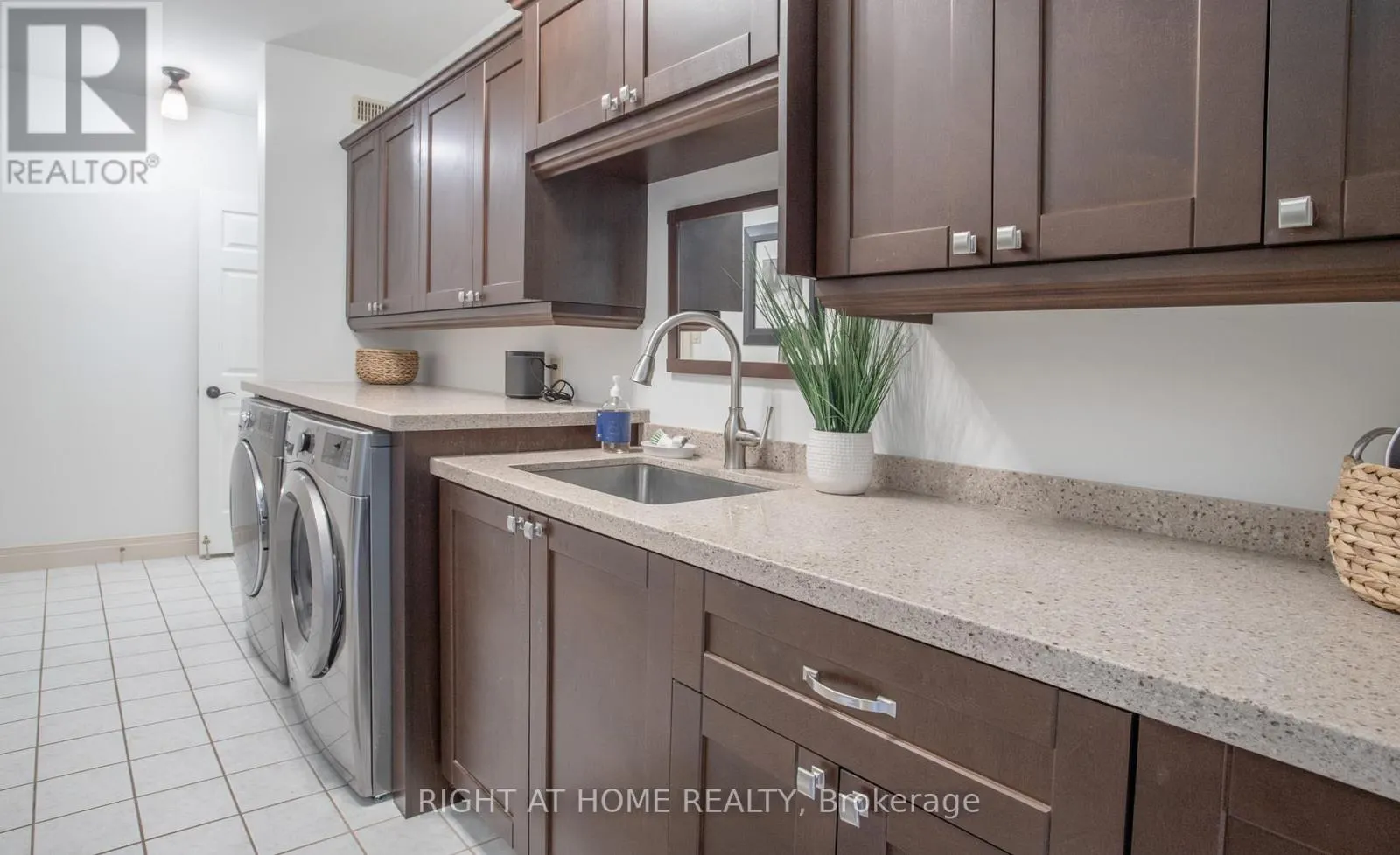 27 TIMBERLANE COURT