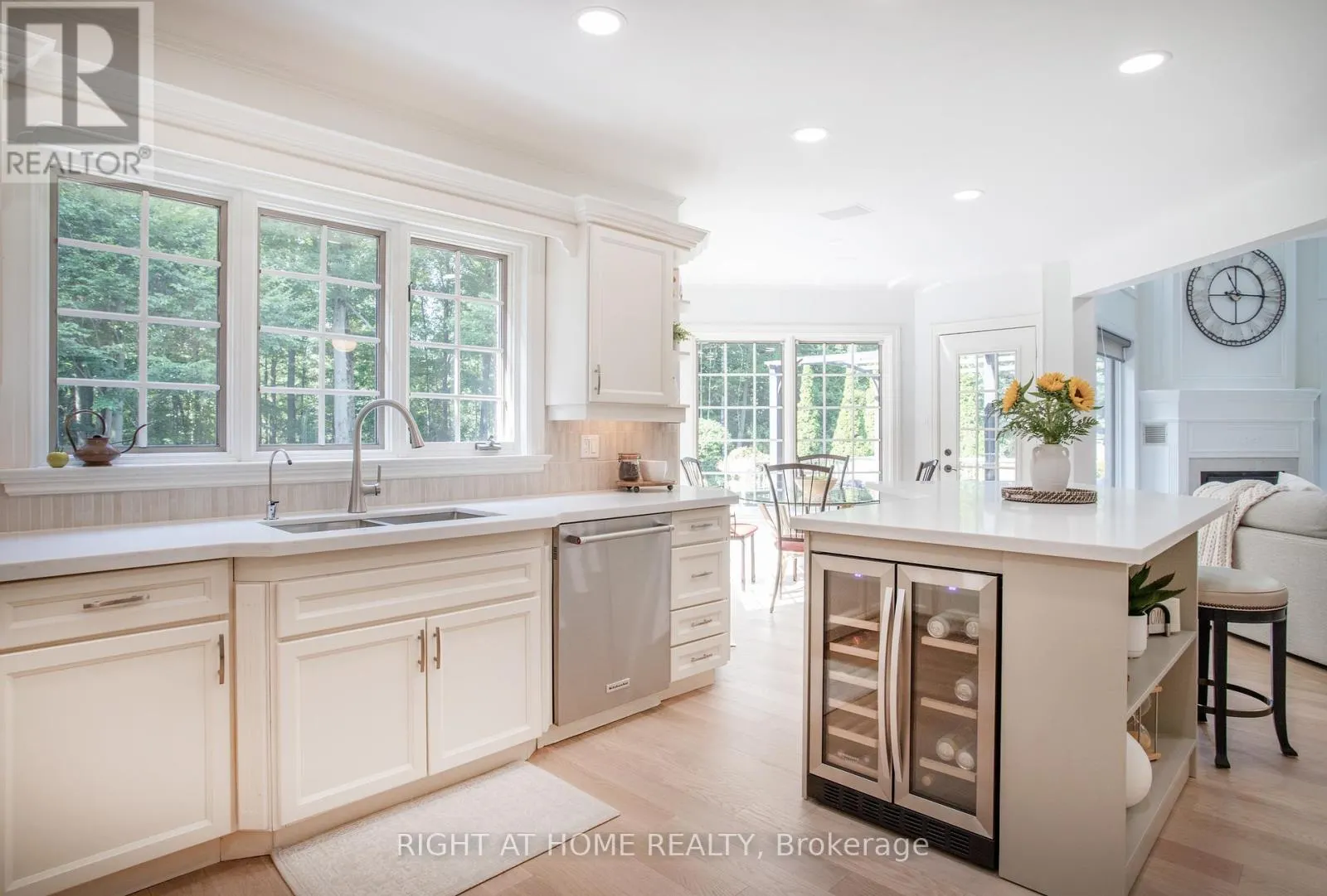 27 TIMBERLANE COURT