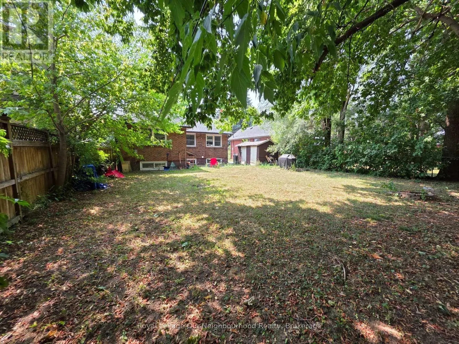 UPPER - 32 MARCHINGTON CIRCLE S
