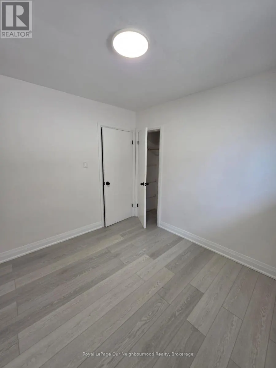 UPPER - 32 MARCHINGTON CIRCLE S