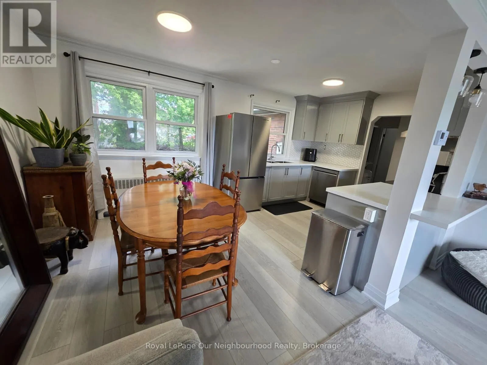 UPPER - 32 MARCHINGTON CIRCLE S