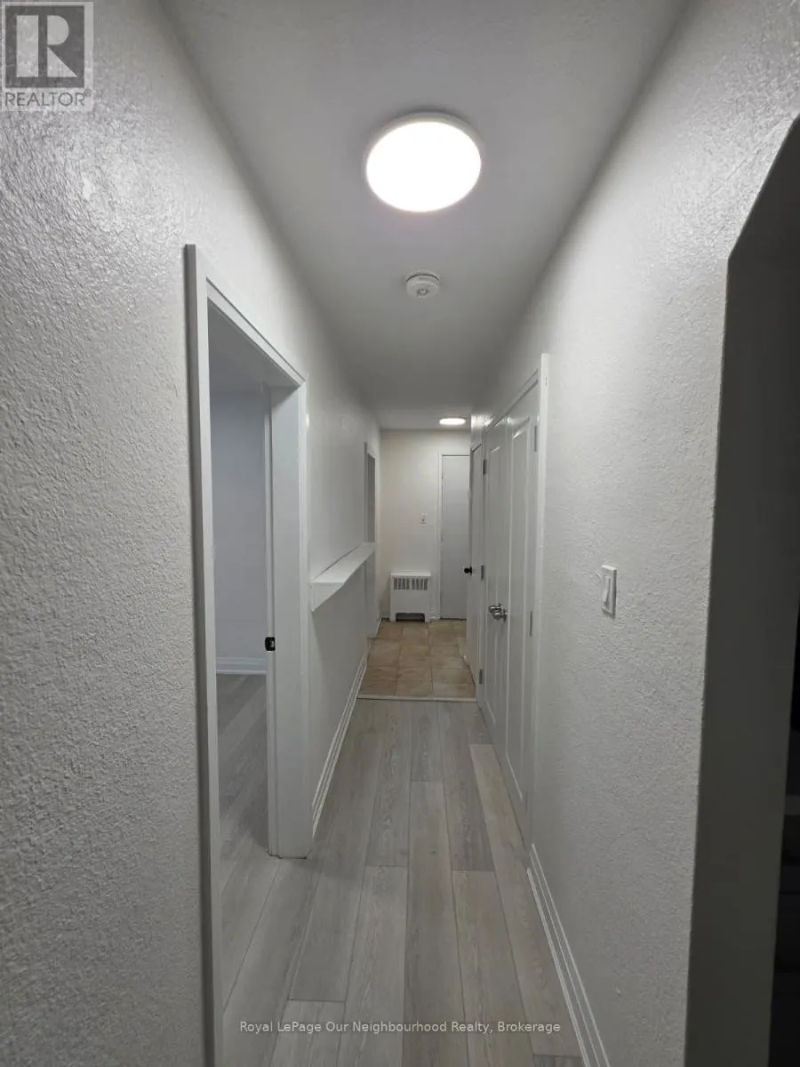 UPPER - 32 MARCHINGTON CIRCLE S