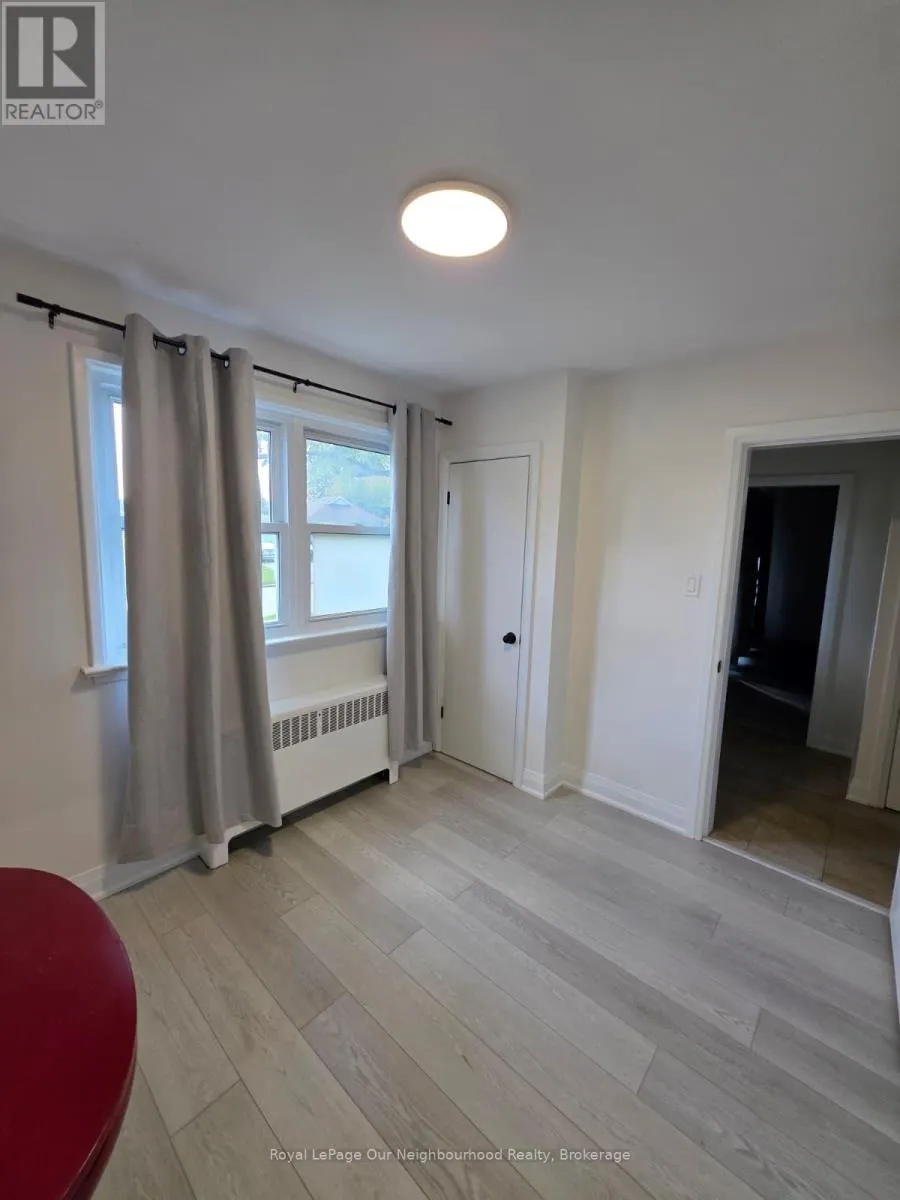 UPPER - 32 MARCHINGTON CIRCLE S