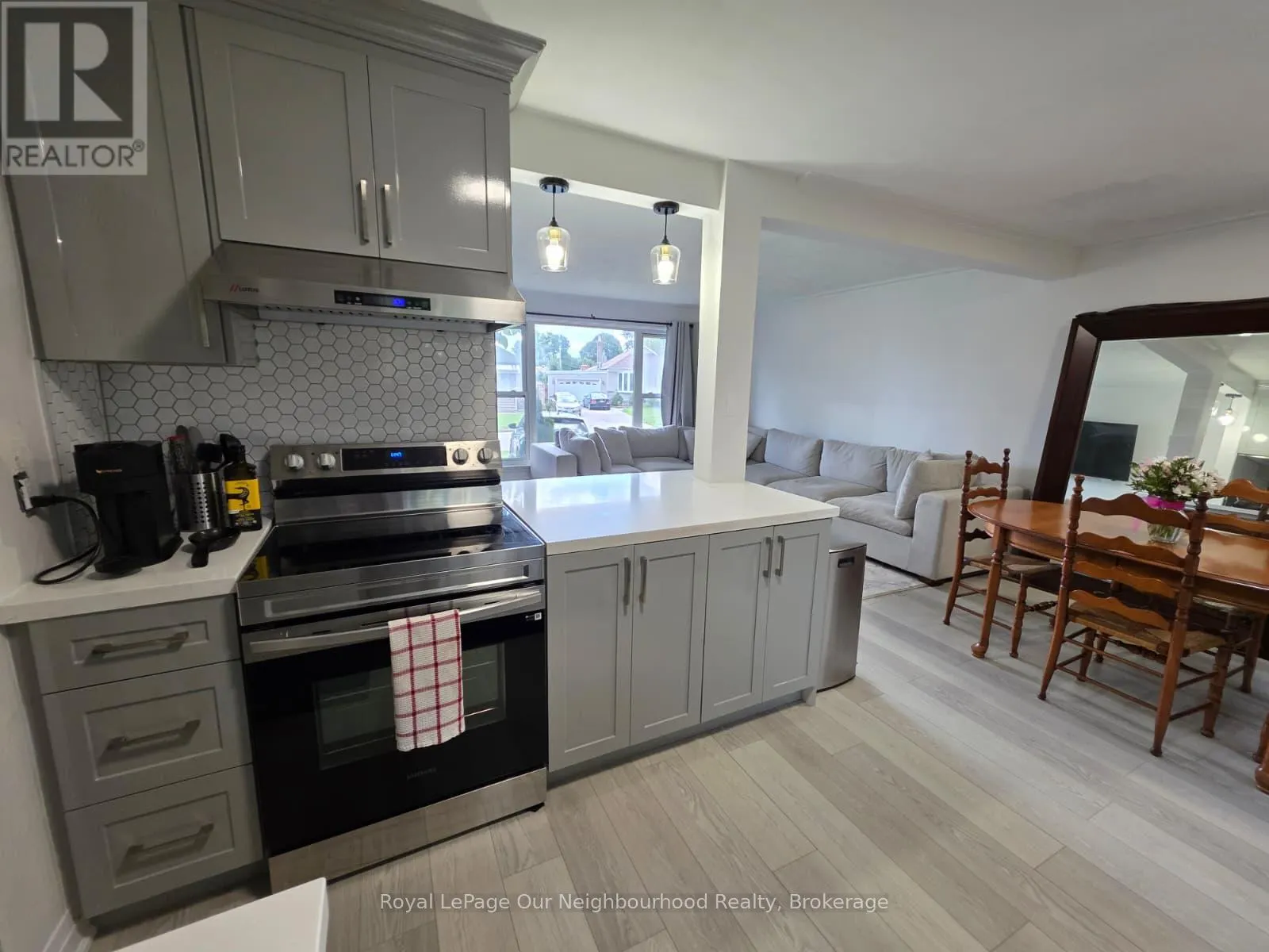 UPPER - 32 MARCHINGTON CIRCLE S