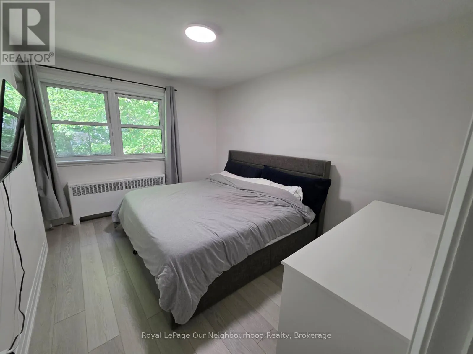 UPPER - 32 MARCHINGTON CIRCLE S