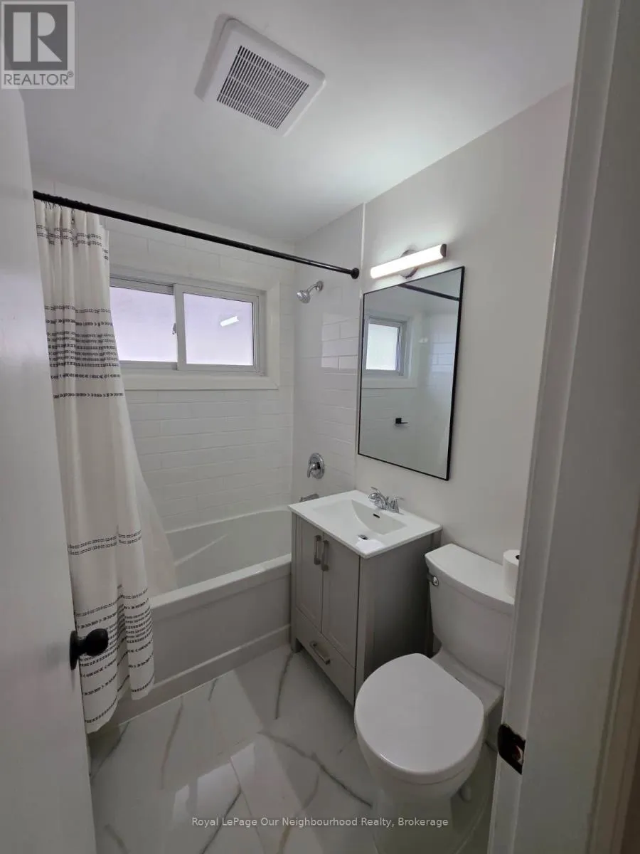 UPPER - 32 MARCHINGTON CIRCLE S