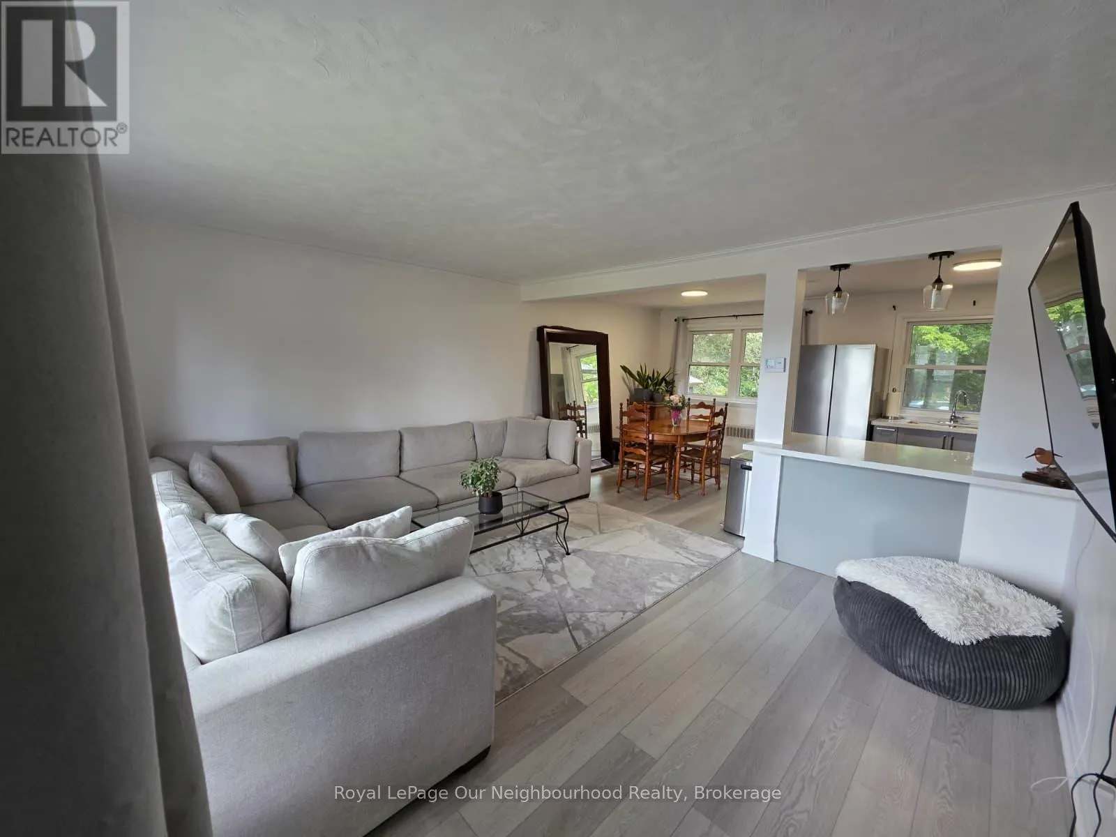 UPPER - 32 MARCHINGTON CIRCLE S