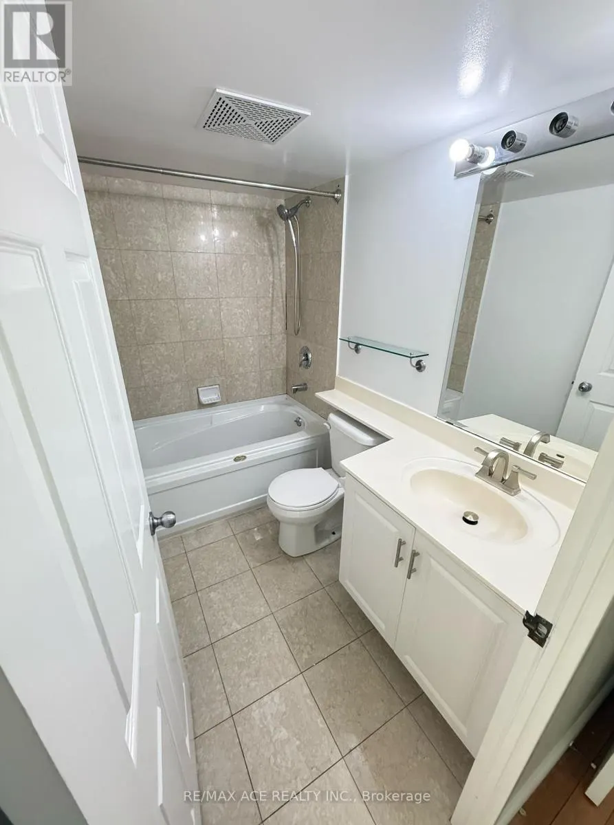 812 - 11 LEE CENTRE DRIVE