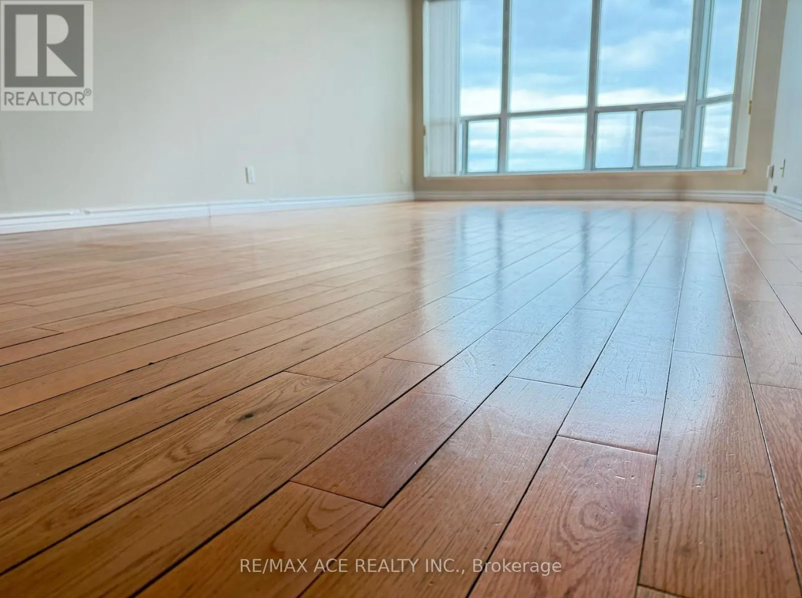 812 - 11 LEE CENTRE DRIVE
