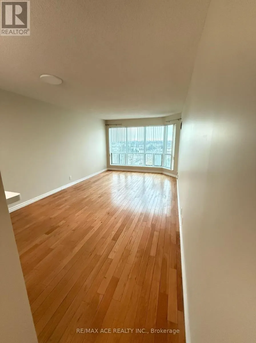 812 - 11 LEE CENTRE DRIVE