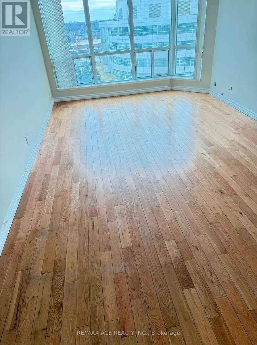812 - 11 LEE CENTRE DRIVE