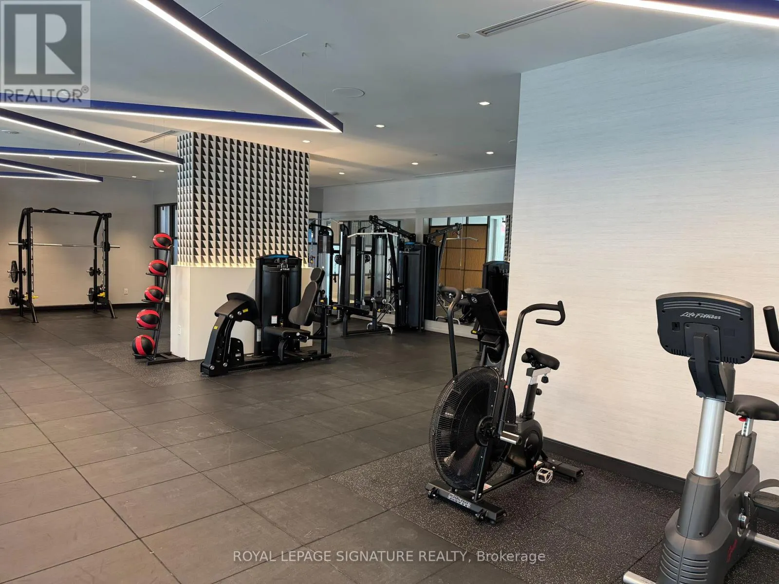 1513 - 2545 SIMCOE STREET N