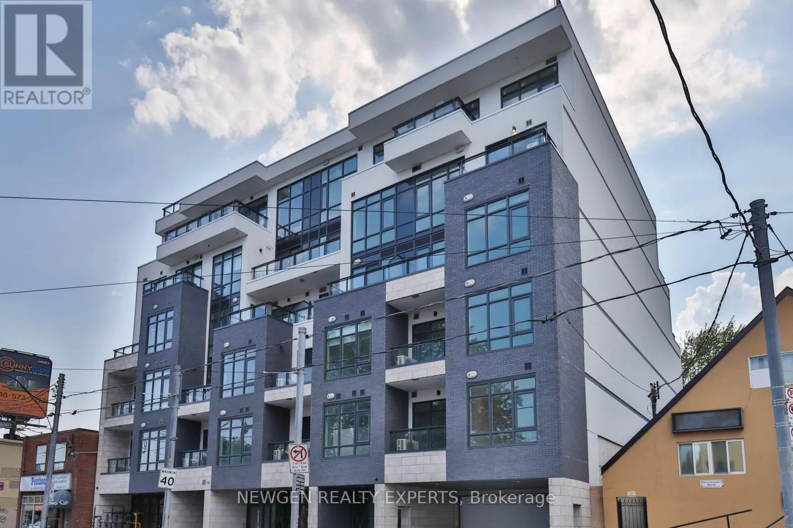 404 - 800 BROADVIEW AVENUE