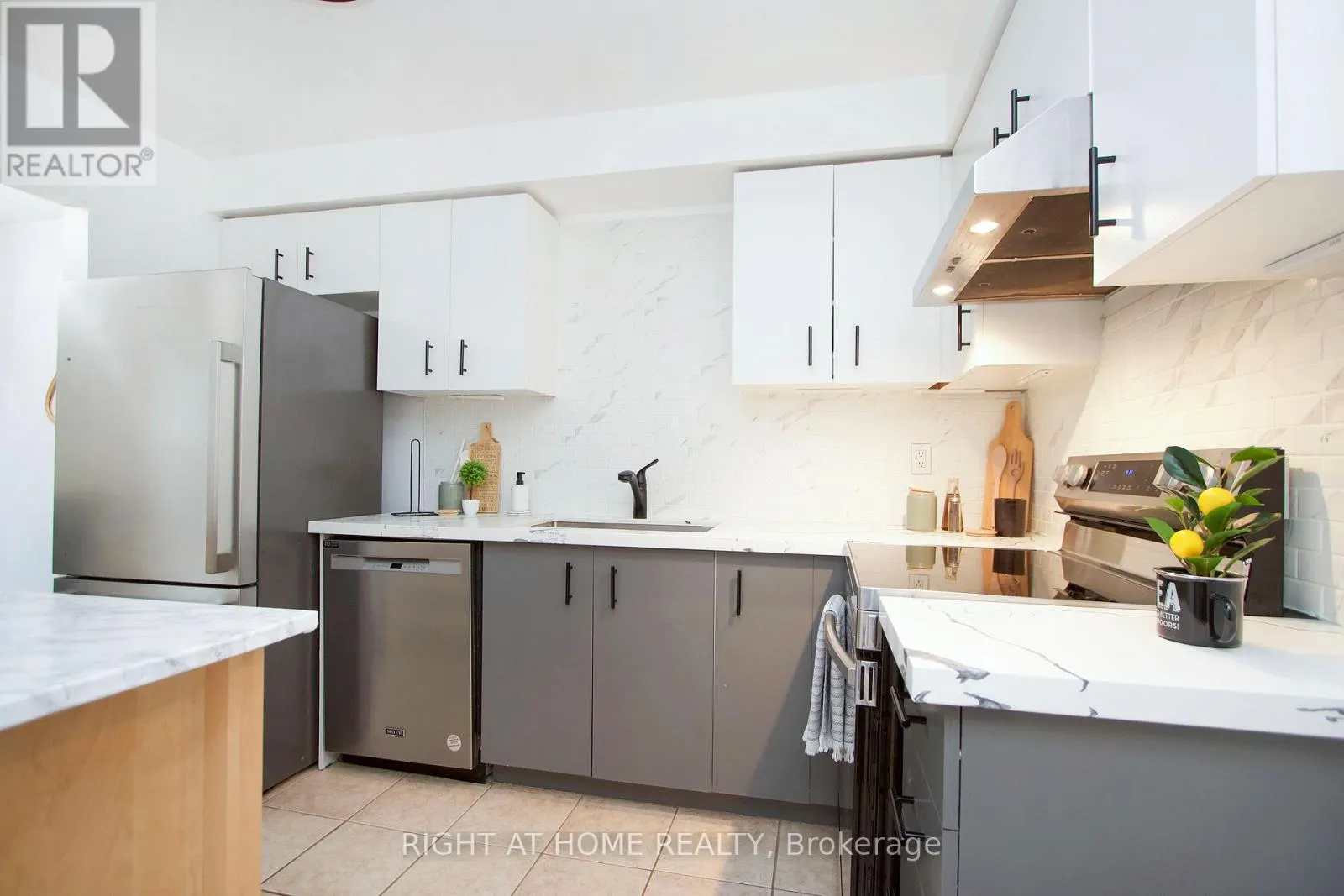 204 - 10 BASSETT BOULEVARD