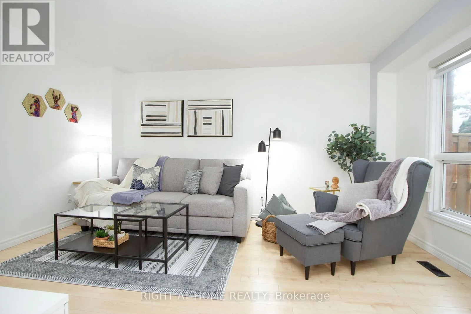 204 - 10 BASSETT BOULEVARD
