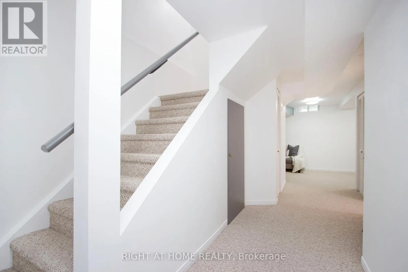 204 - 10 BASSETT BOULEVARD