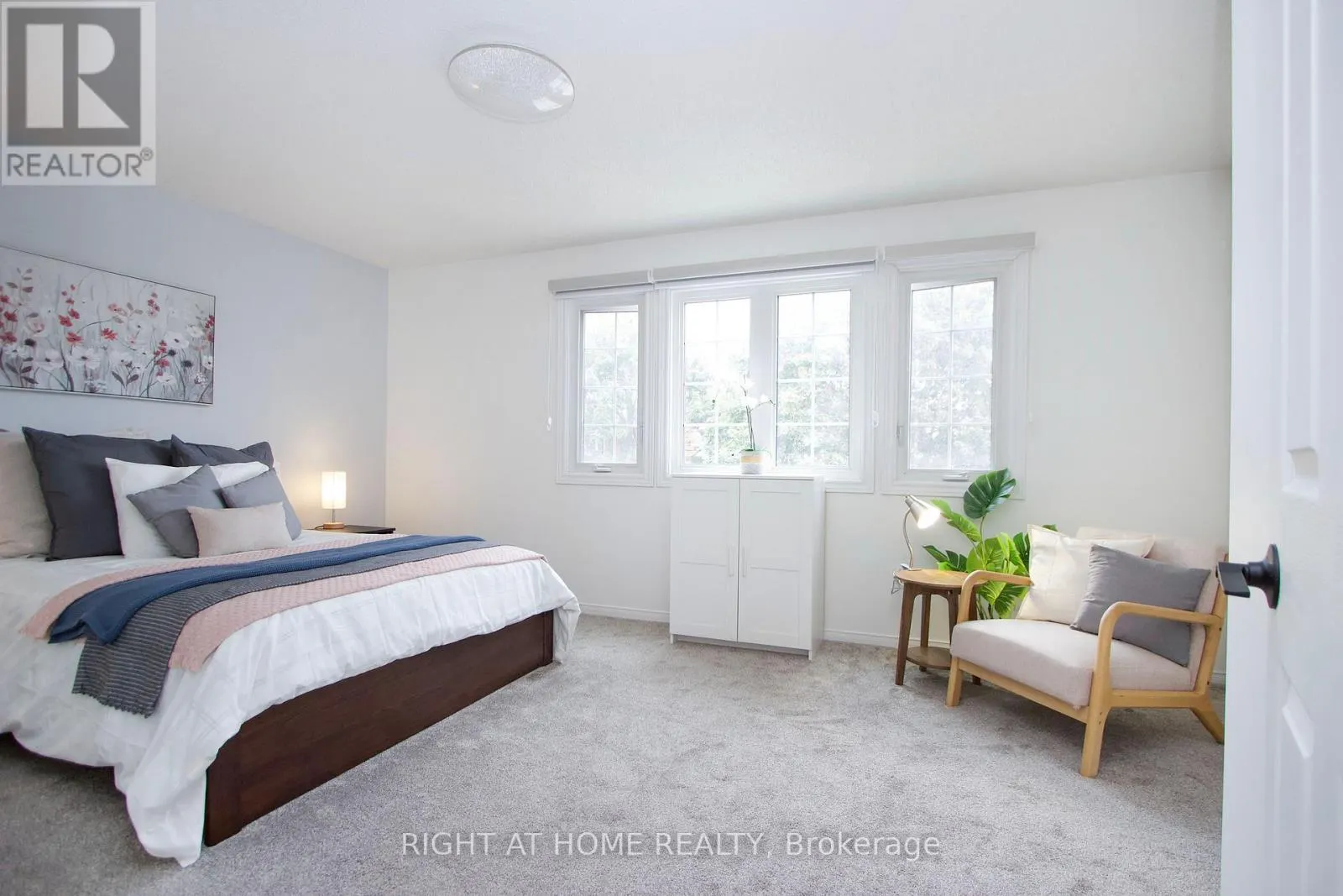 204 - 10 BASSETT BOULEVARD