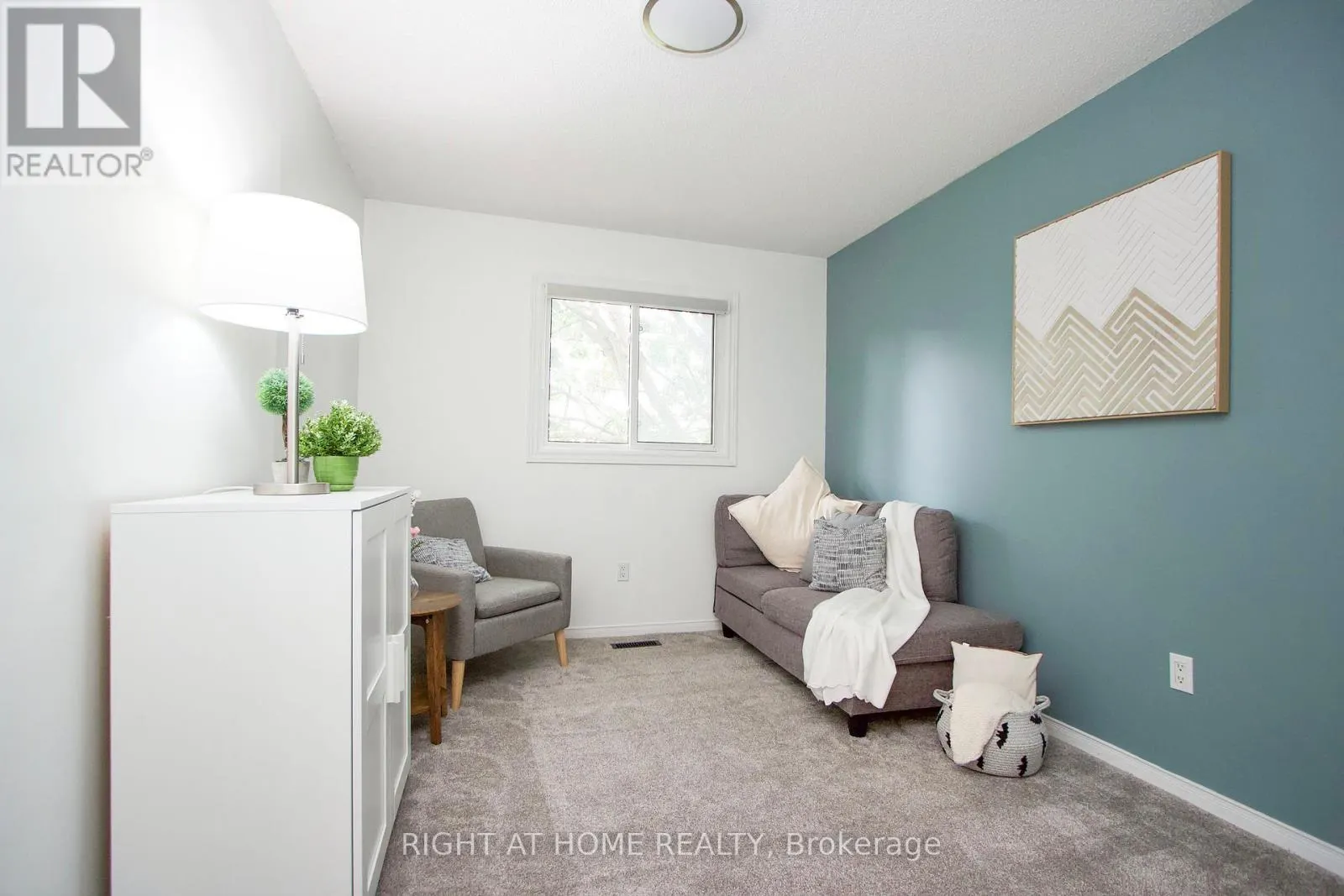 204 - 10 BASSETT BOULEVARD