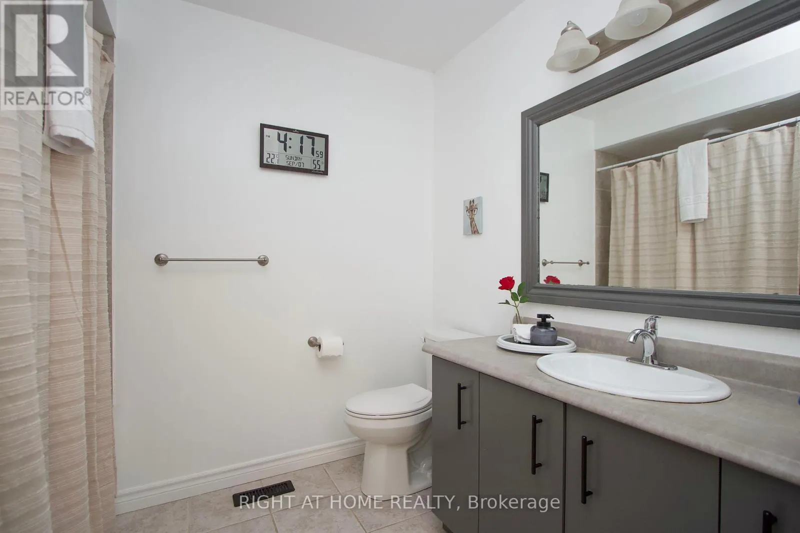 204 - 10 BASSETT BOULEVARD