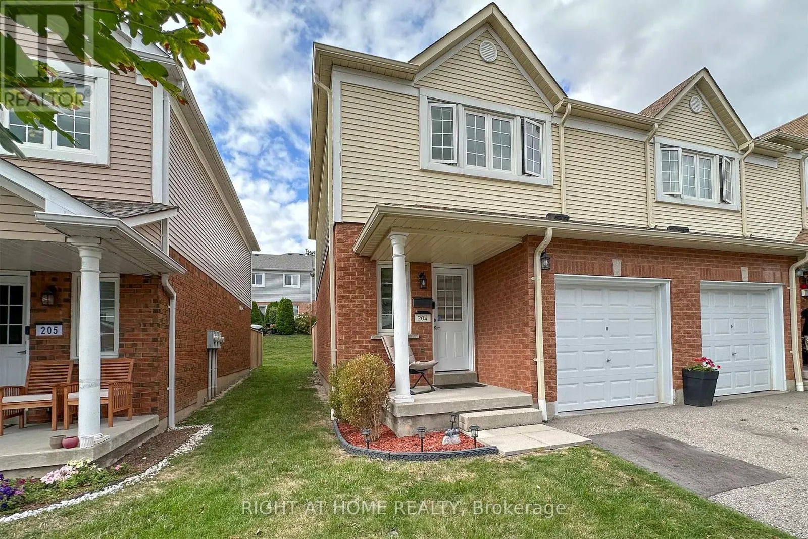 204 - 10 BASSETT BOULEVARD