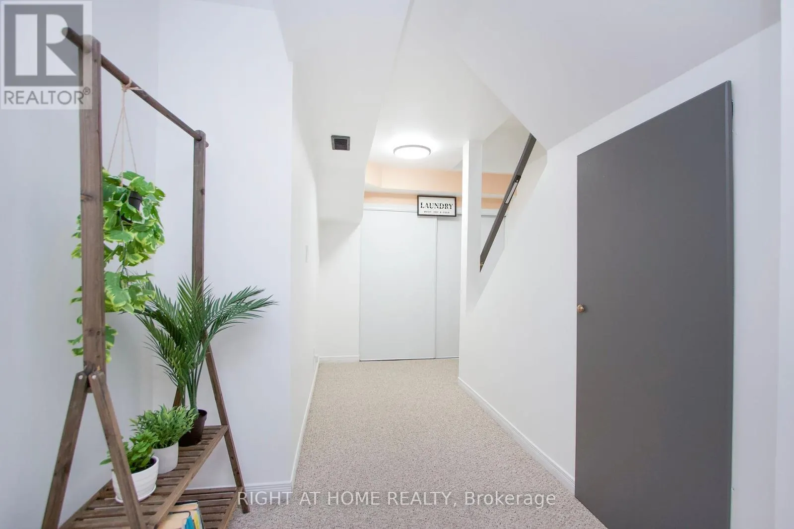 204 - 10 BASSETT BOULEVARD