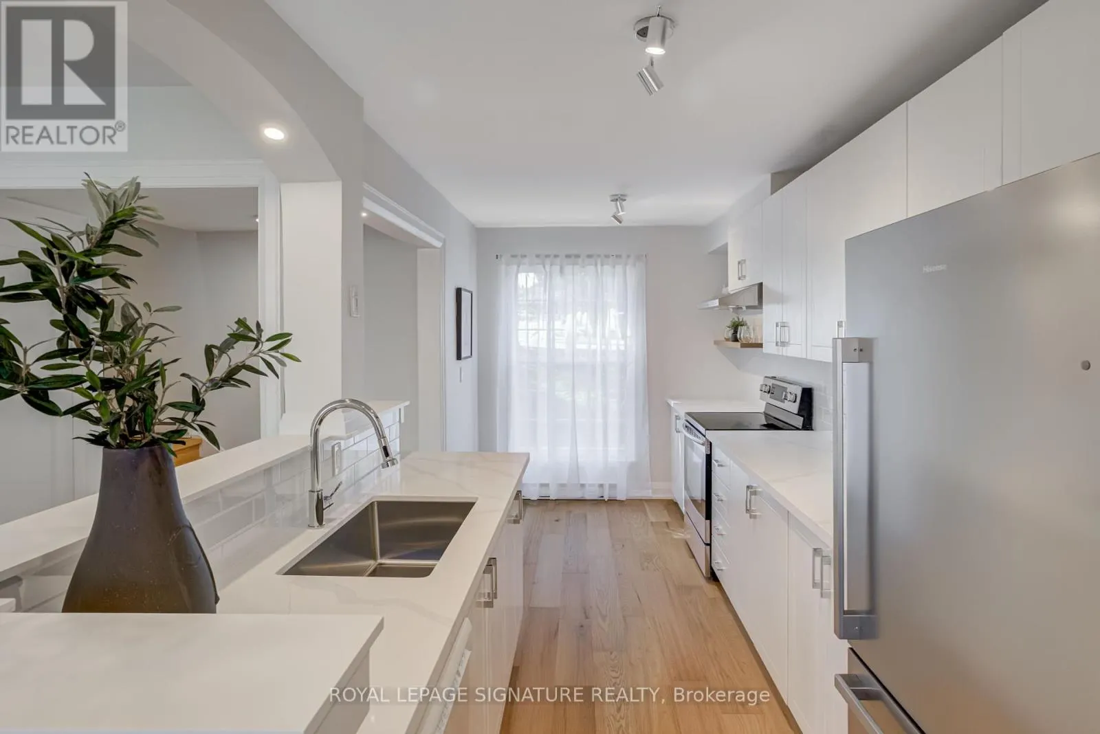 44 - 71 CASS AVENUE
