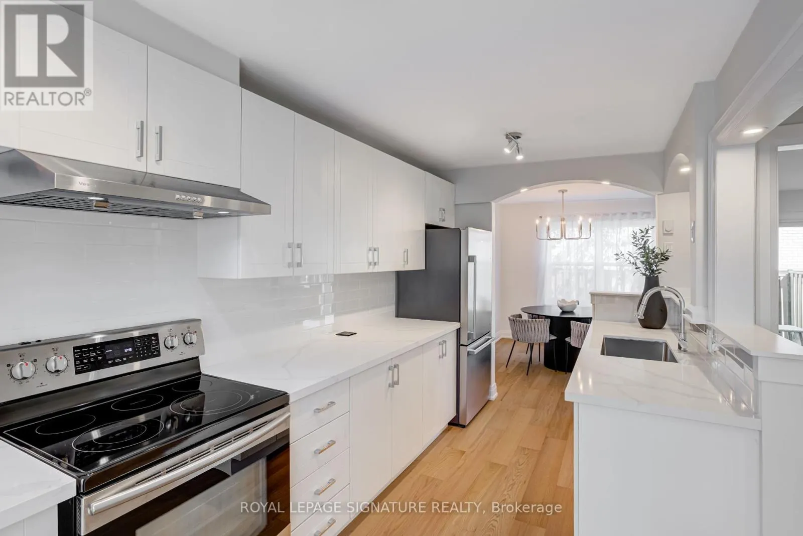 44 - 71 CASS AVENUE