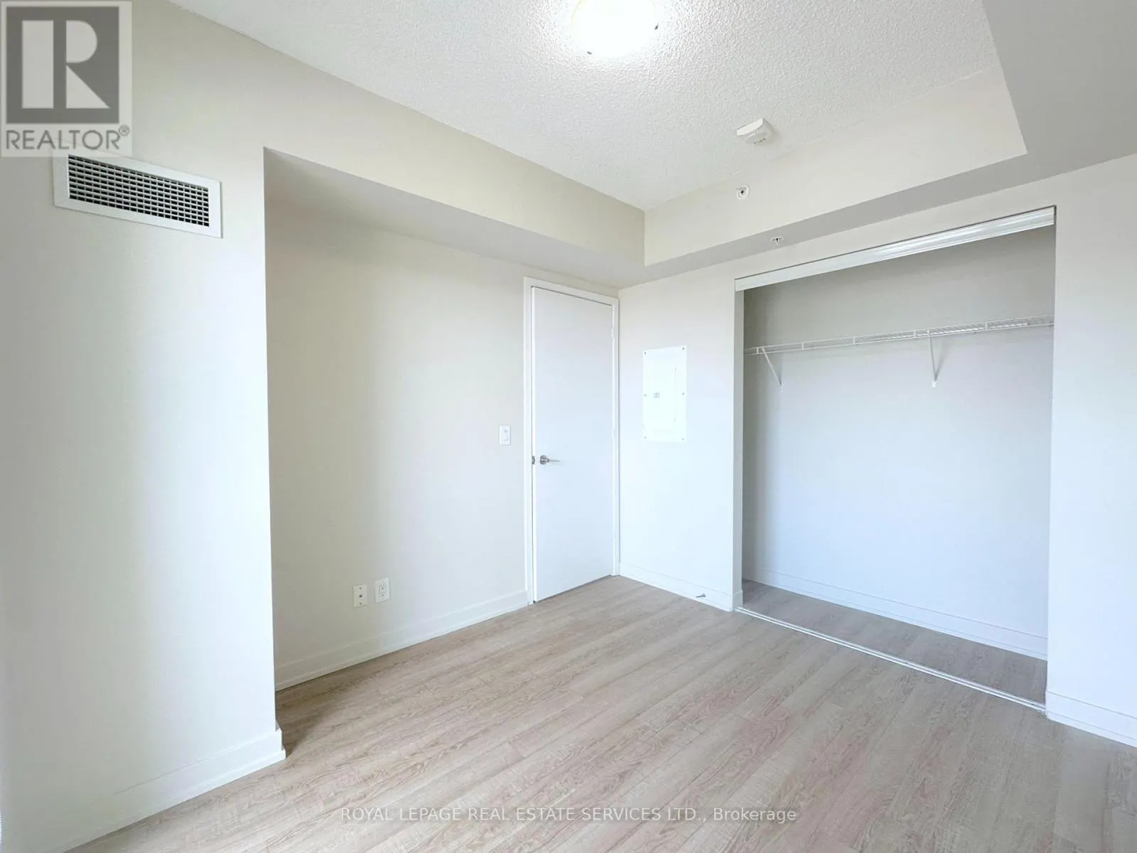 406 - 763 WOODBINE AVENUE