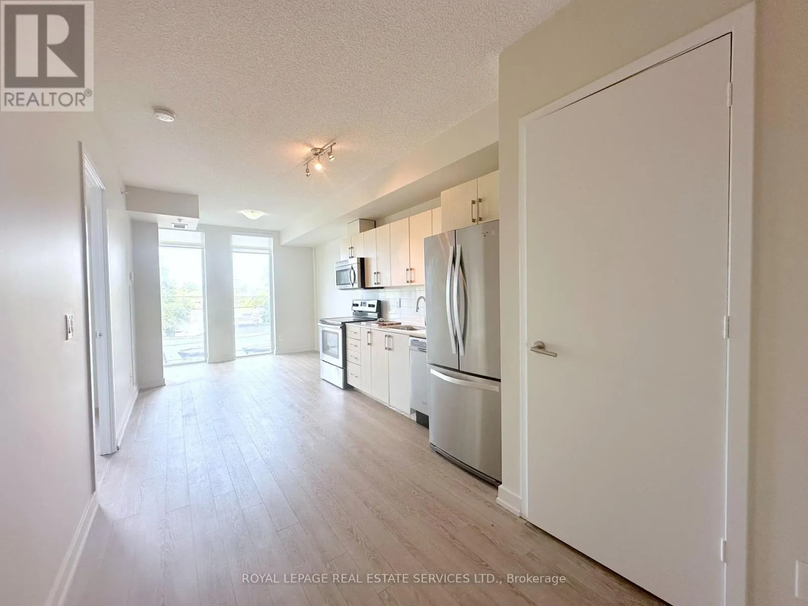 406 - 763 WOODBINE AVENUE