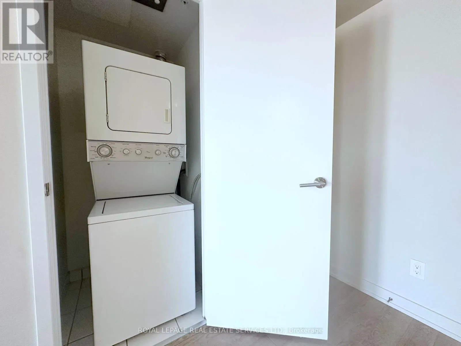 406 - 763 WOODBINE AVENUE