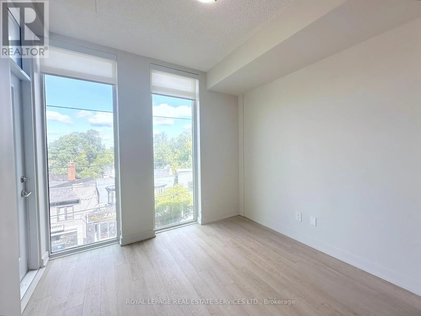 406 - 763 WOODBINE AVENUE