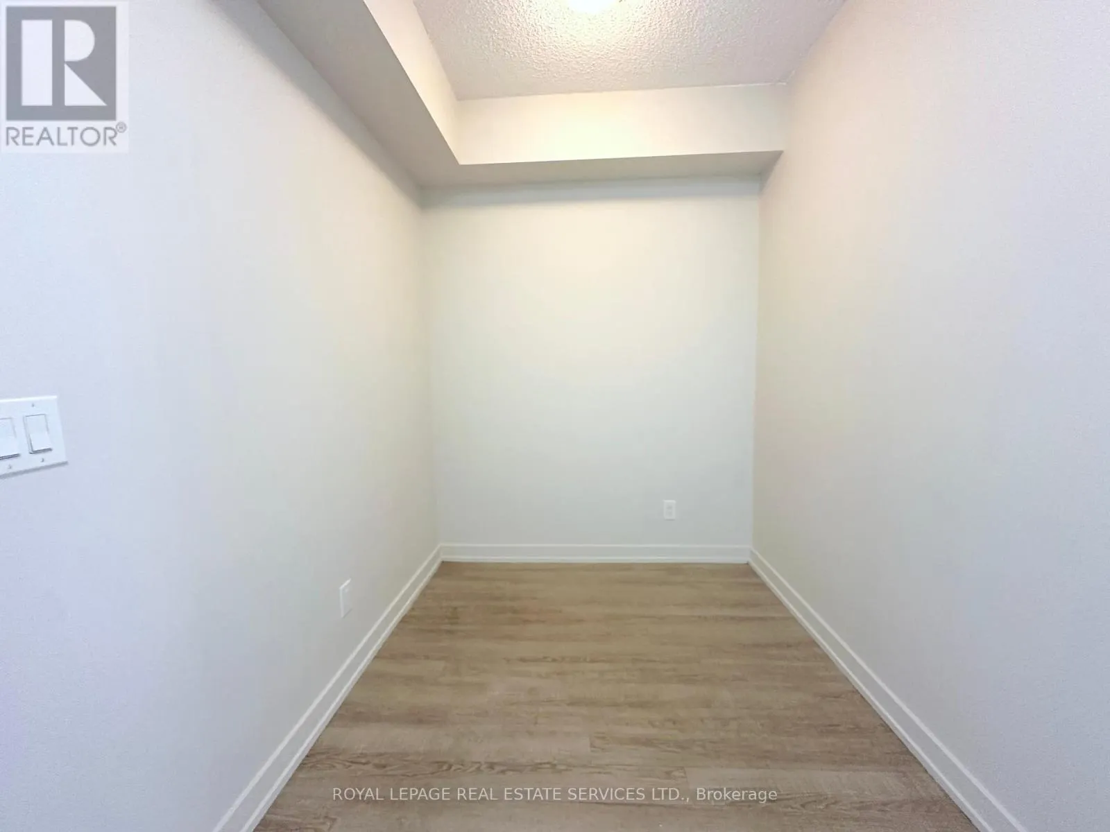 406 - 763 WOODBINE AVENUE