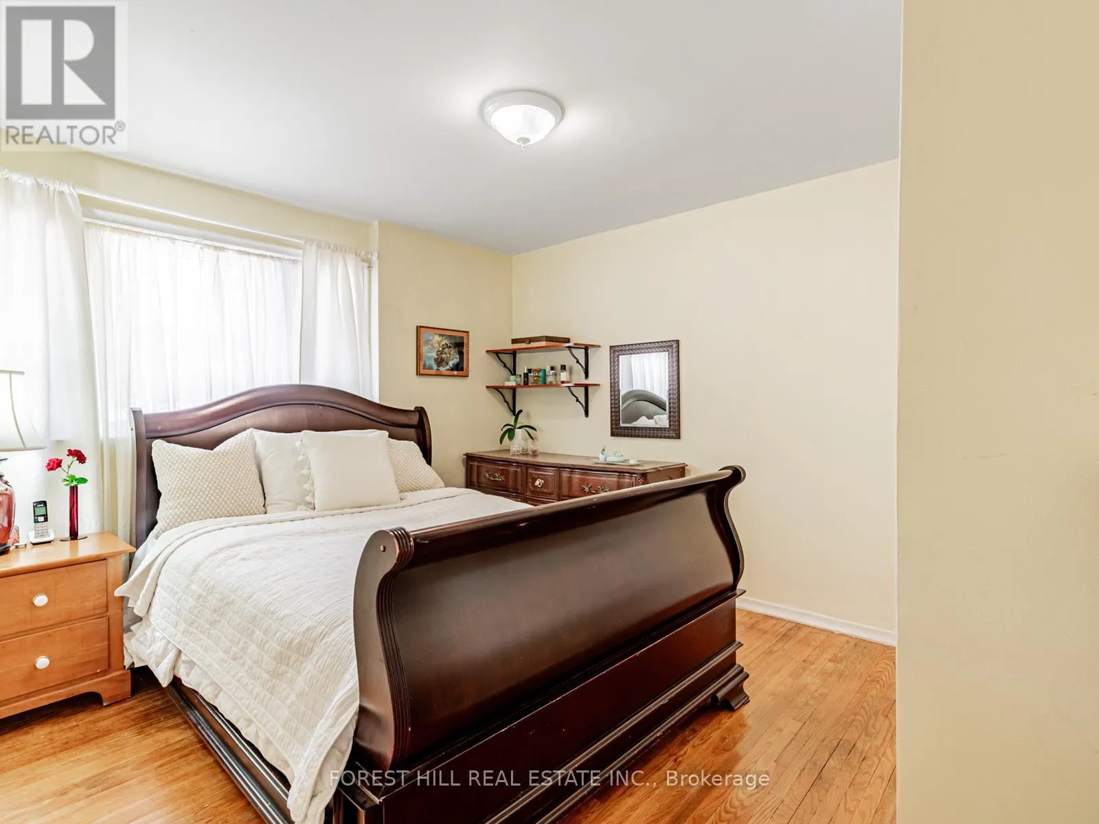 27 FITZGIBBON AVENUE