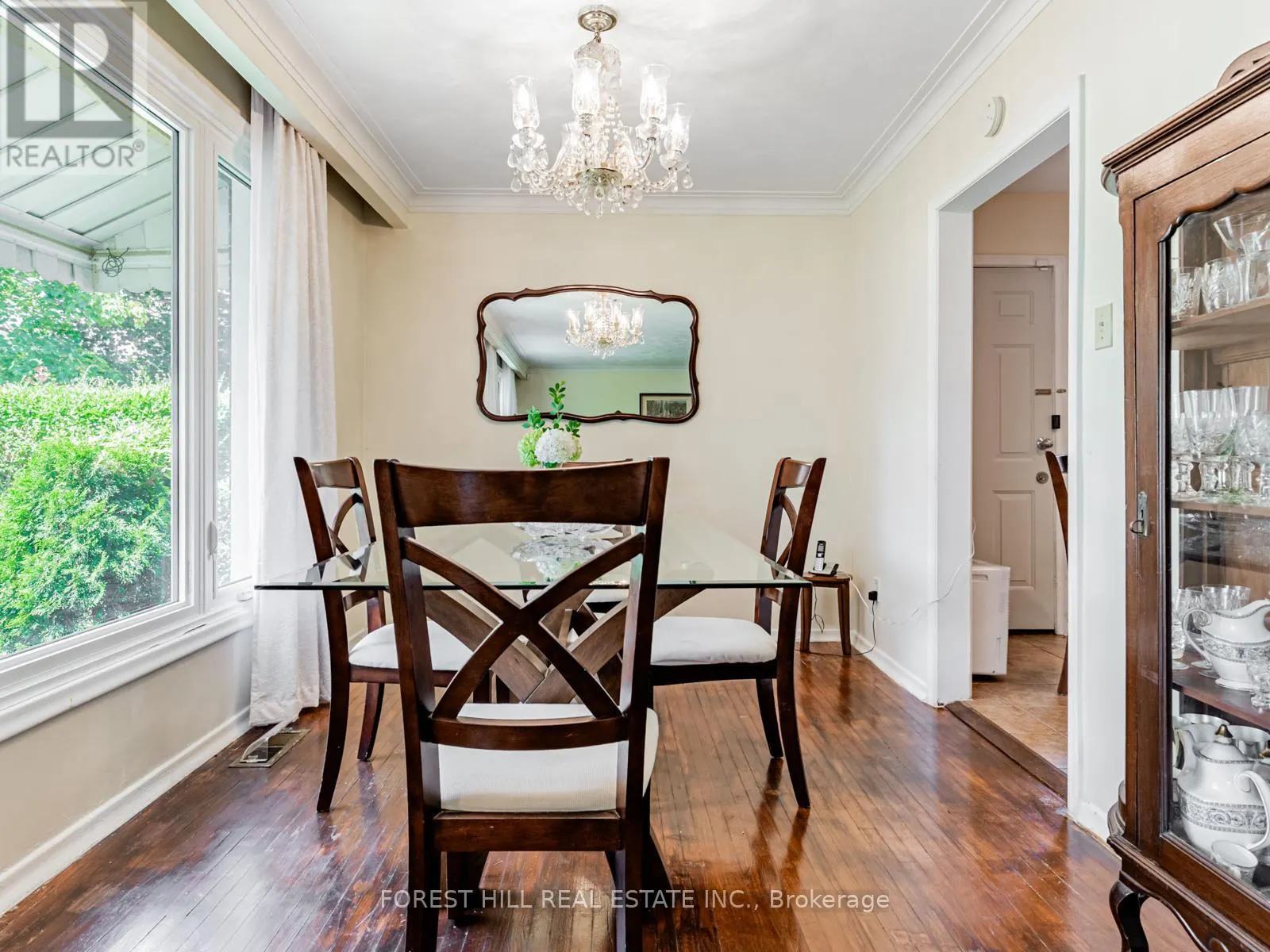 27 FITZGIBBON AVENUE