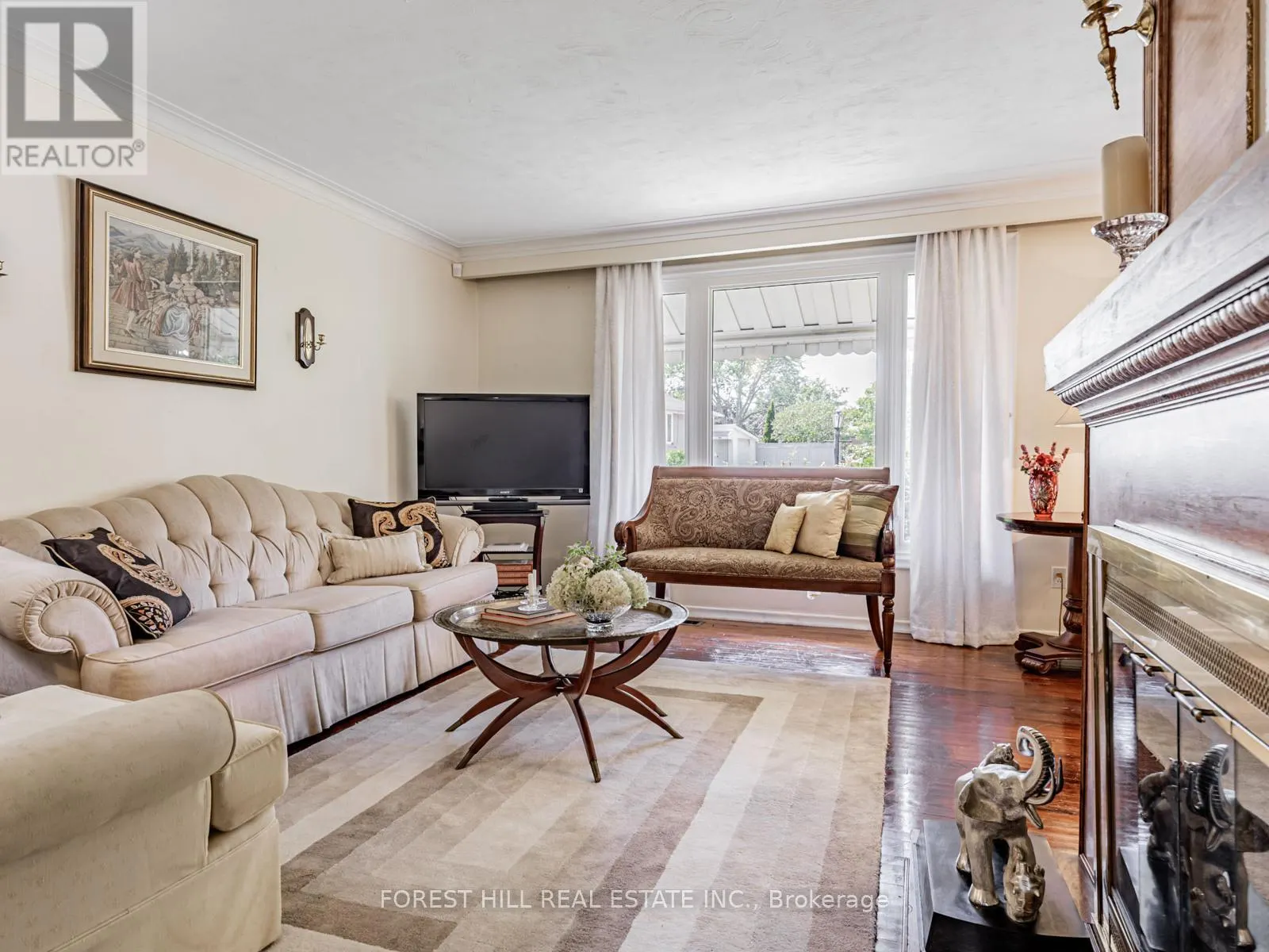 27 FITZGIBBON AVENUE