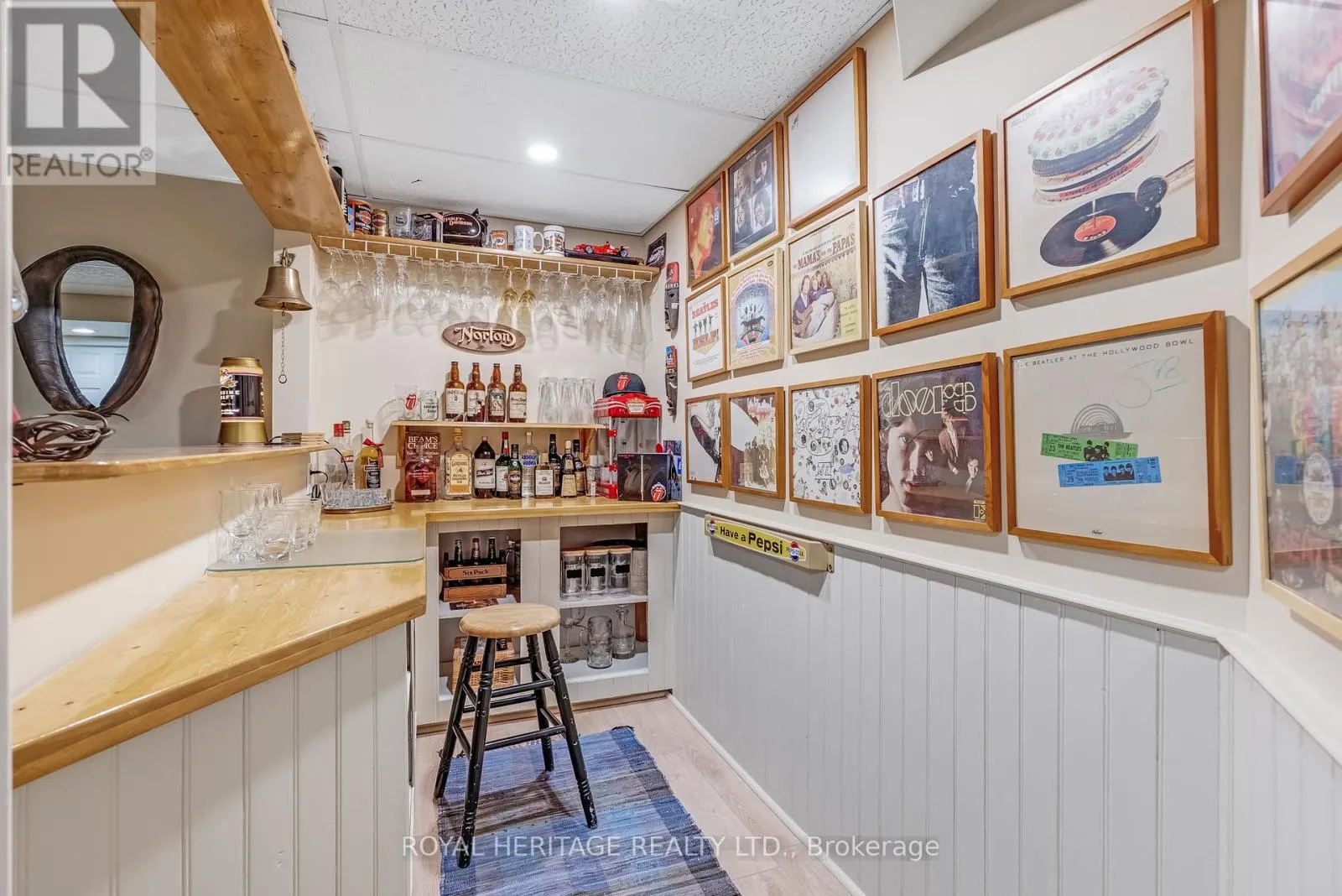 1742 SHADYBROOK DRIVE