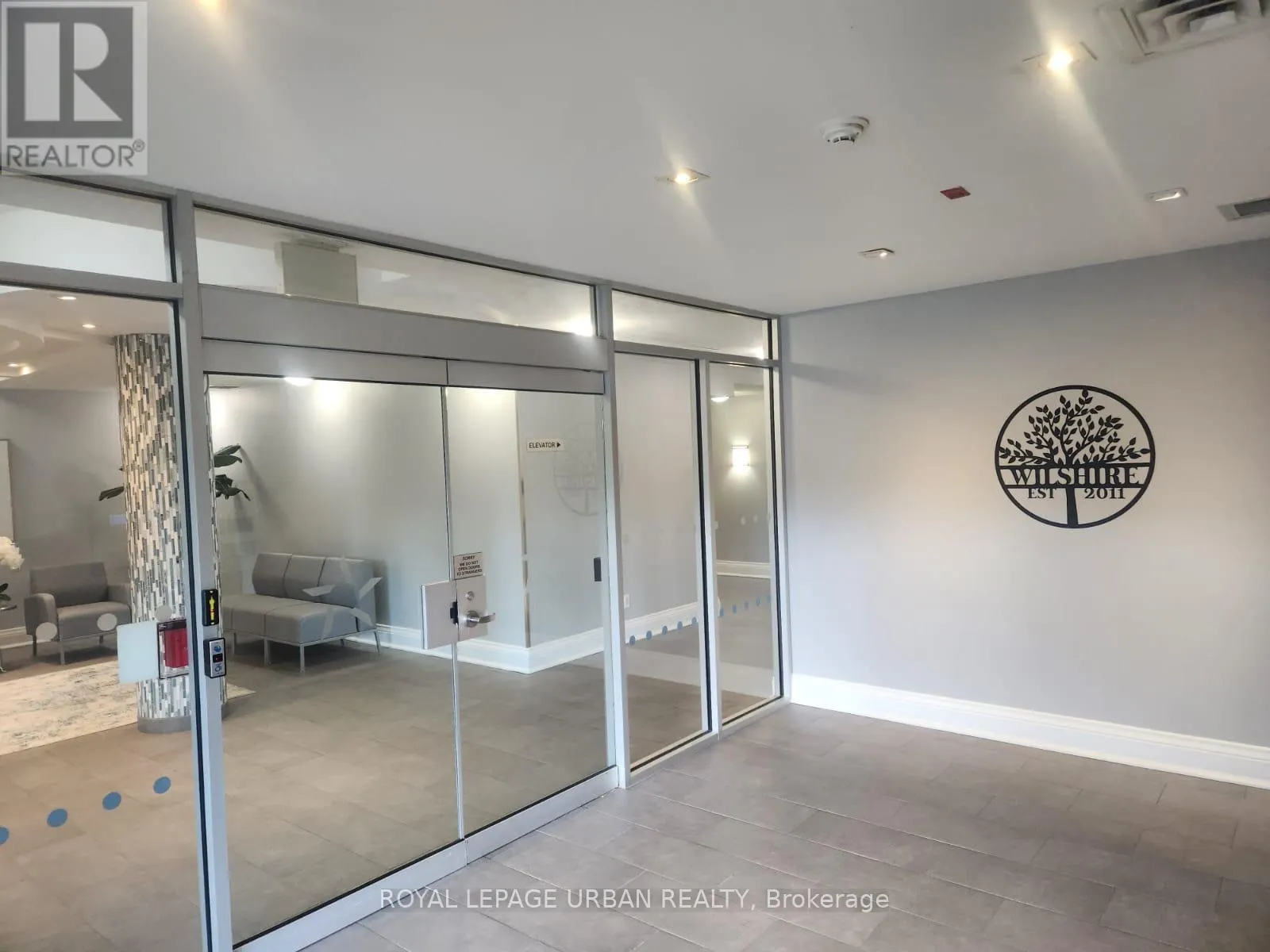 211 - 60 FAIRFAX CRESCENT