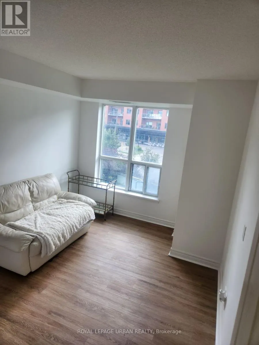 211 - 60 FAIRFAX CRESCENT