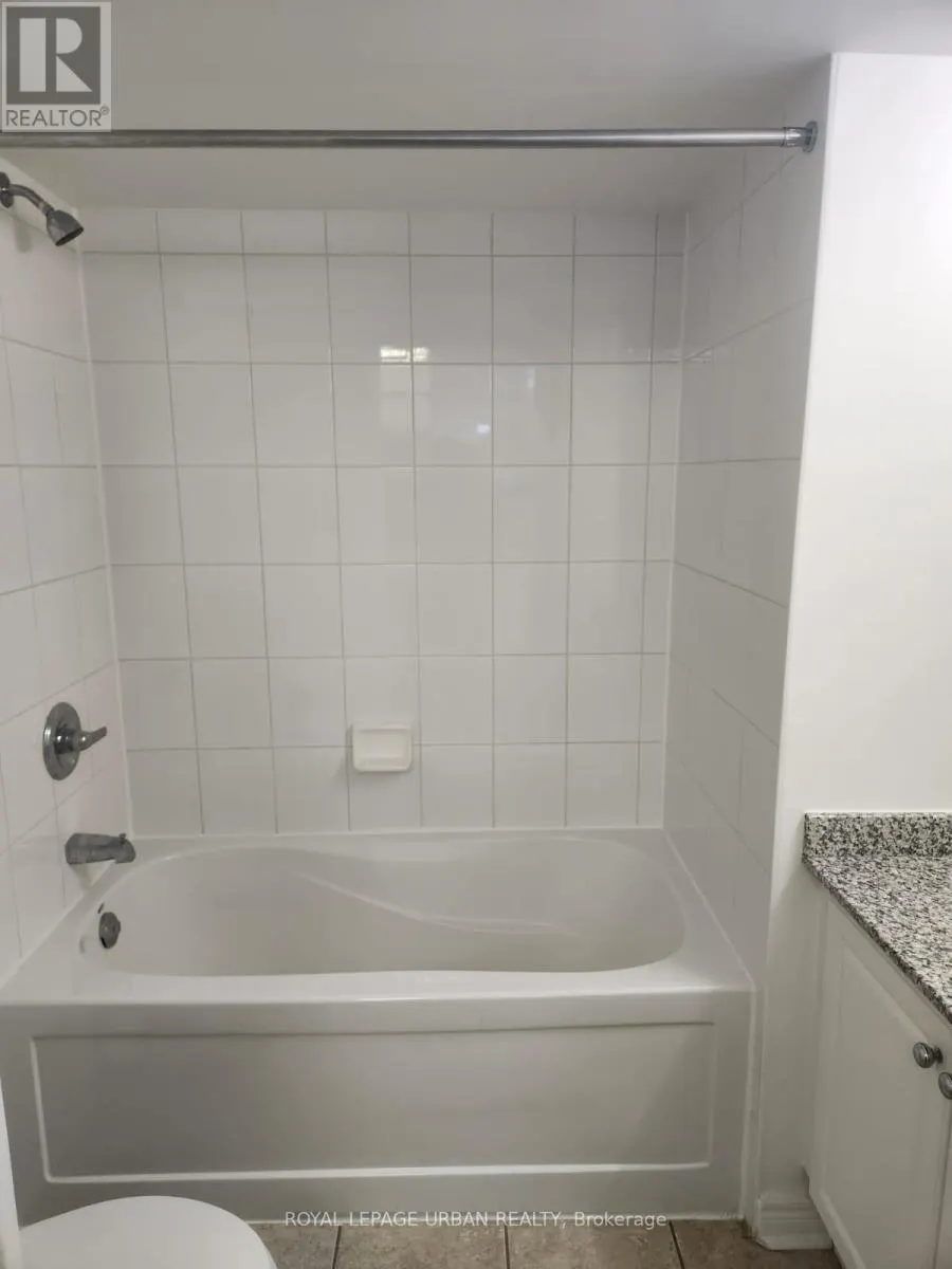 211 - 60 FAIRFAX CRESCENT